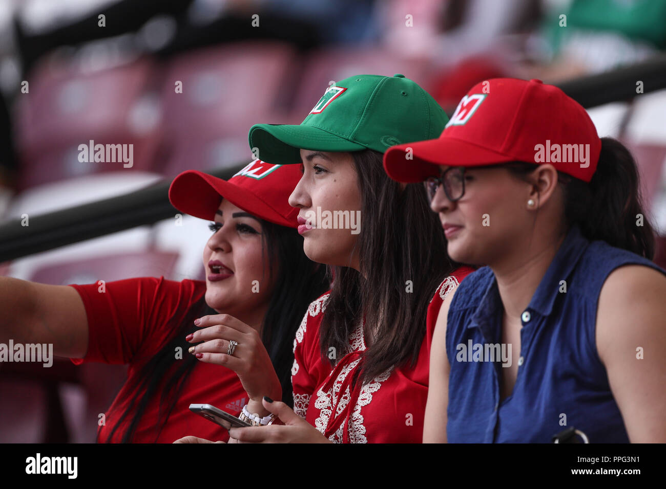 Aficionados de Mexico , durante partido semifinal de la Serie del Caribe en el nuevo Estadio de los Tomateros en Culiacan, Mexico, Lunes 6 Feb 2017. Stock Photo