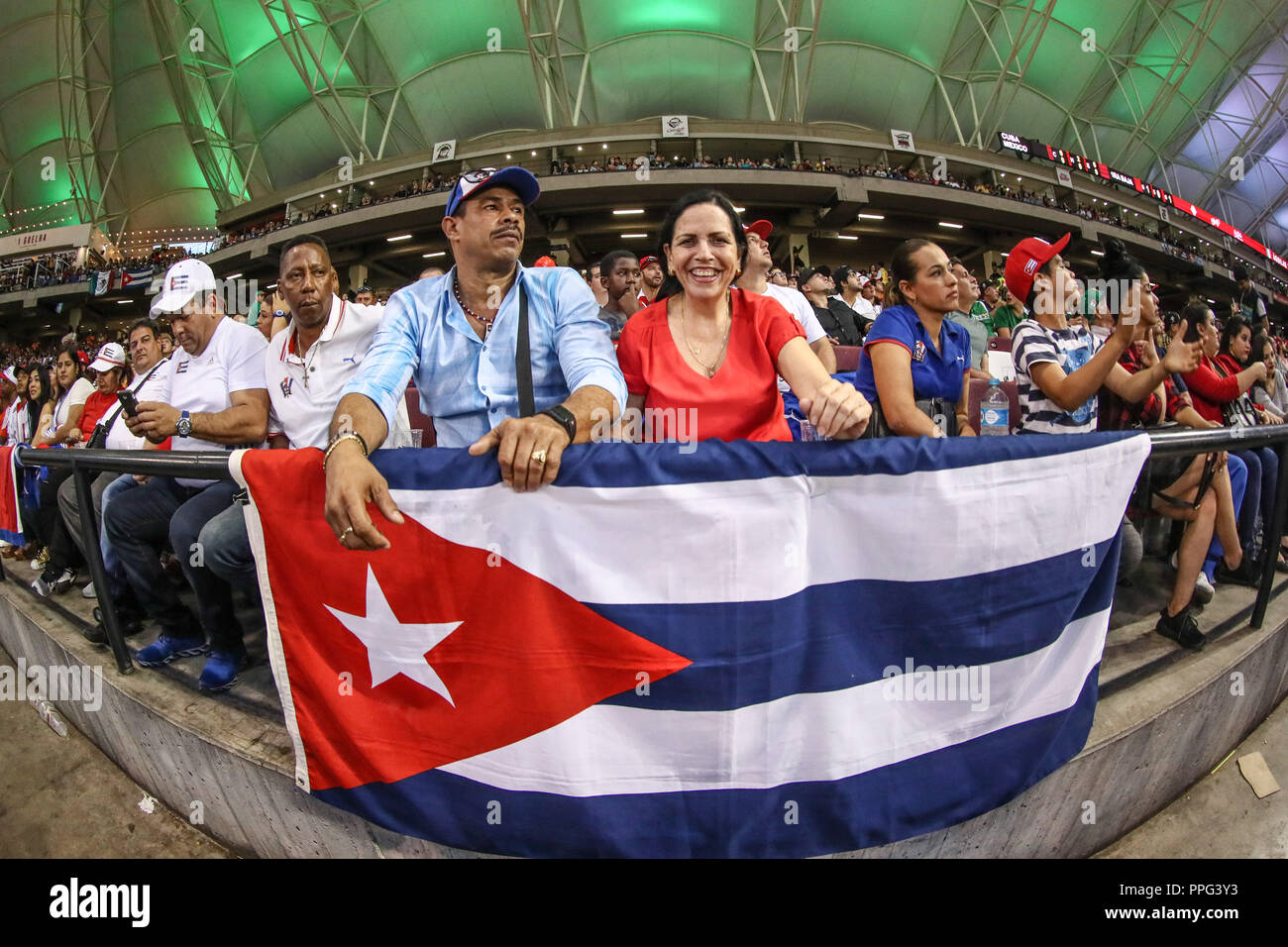 Fanáticos se dan cita para el juego estelar de esta noche Mexico vs Cuba, durante el segundo partido semifinal de la Serie del Caribe. flag Stock Photo