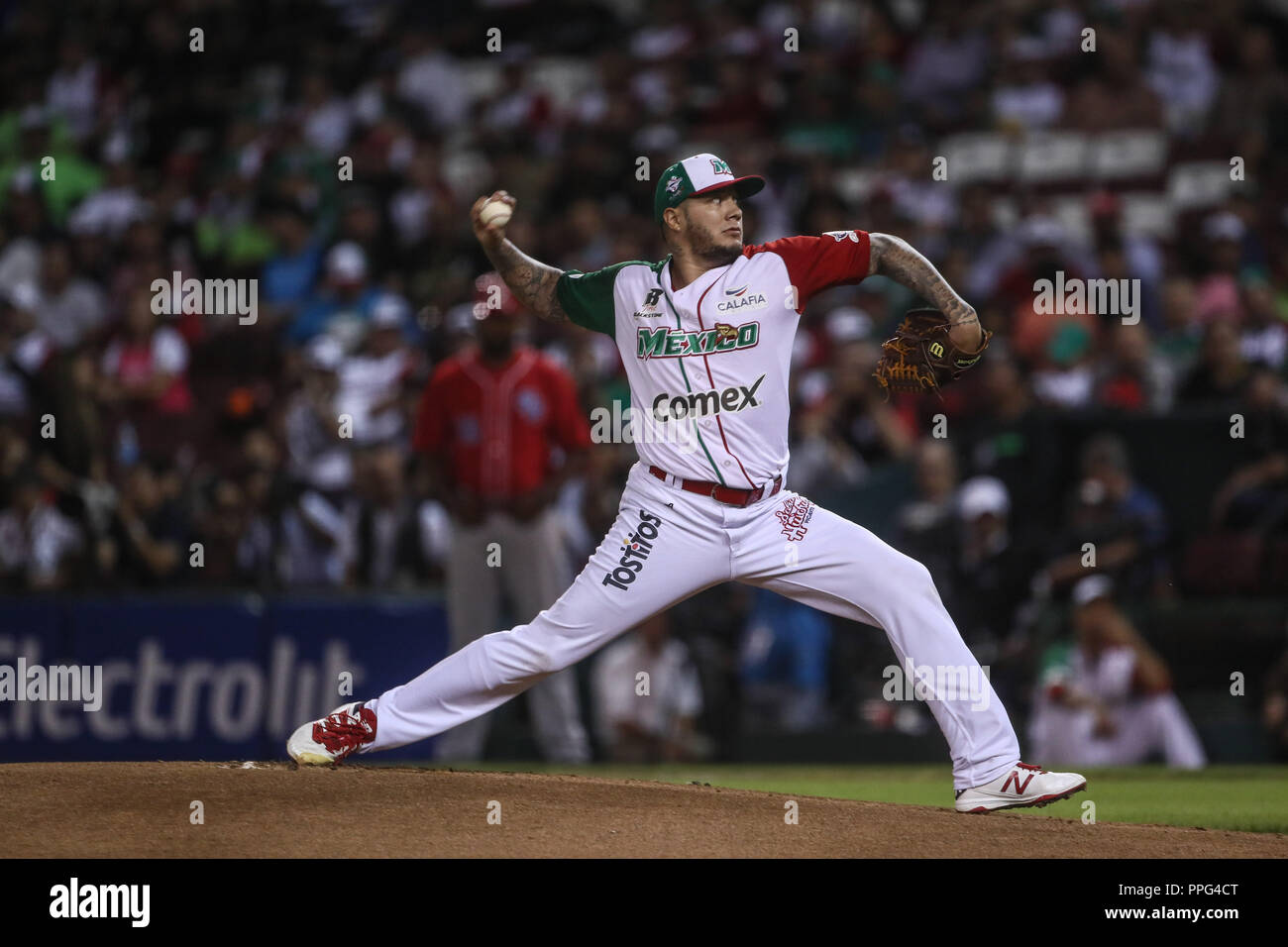 Héctor Velázquez pitcher de Mexico, durante el  partido final de la Serie del Caribe en el nuevo Estadio de  los Tomateros en Culiacan, Mexico, Martes Stock Photo