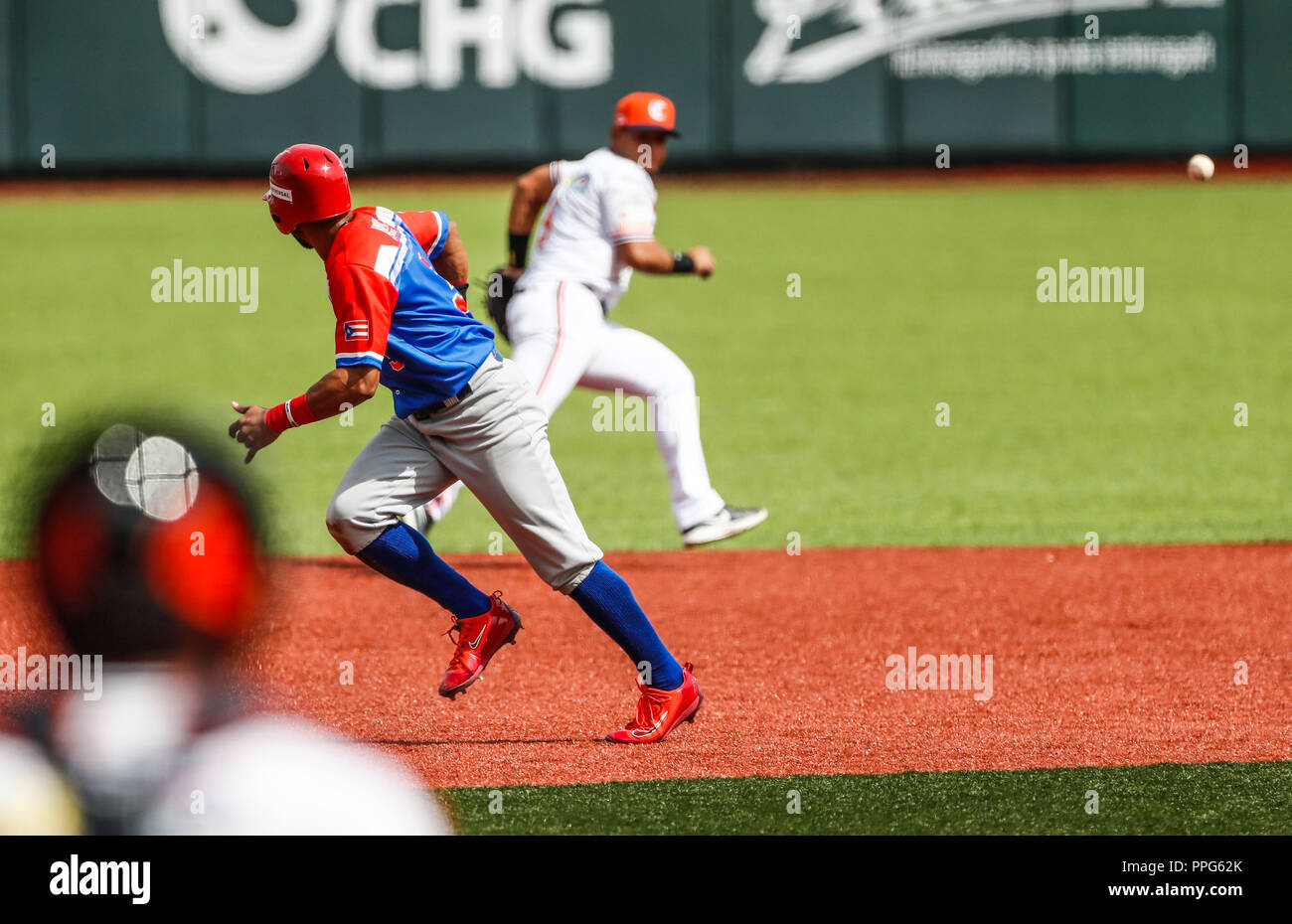 . Partido de beisbol de la Serie del Caribe con el encuentro entre Caribes de Anzoátegui de Venezuela  contra los Criollos de Caguas de Puerto Rico en Stock Photo