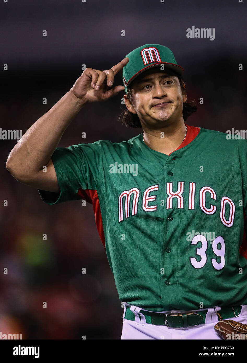 Luis Mendoza pitcher abridor de Mexico se lleva una ovación al abandonar el partido en quinto inning, durante el partido Mexico vs Venezuela, World B Stock Photo