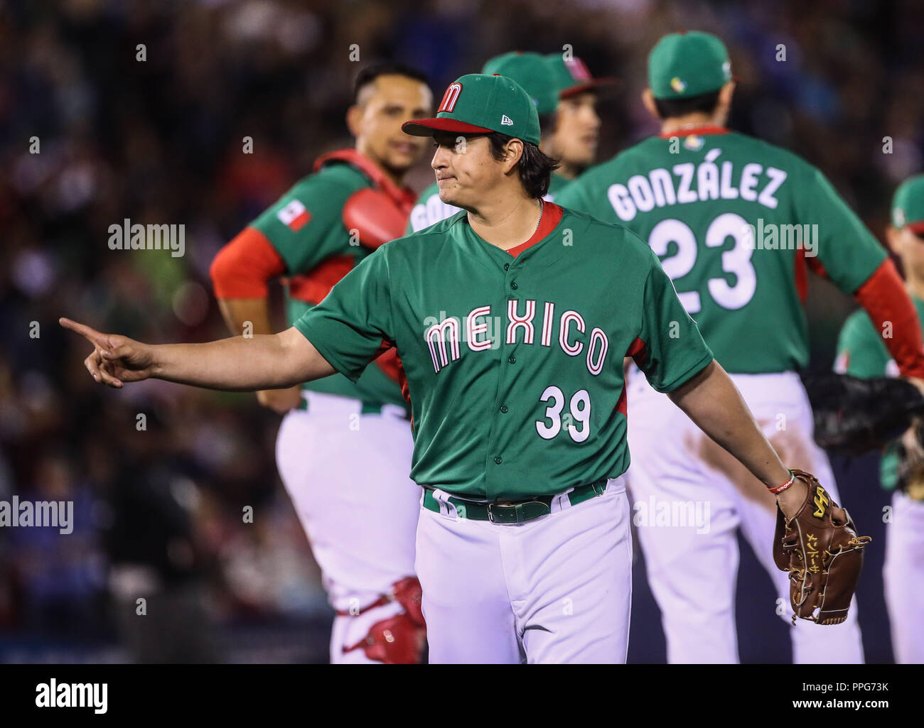 Luis Mendoza pitcher abridor de Mexico se lleva una ovación al abandonar el partido en quinto inning, durante el partido Mexico vs Venezuela, World B Stock Photo