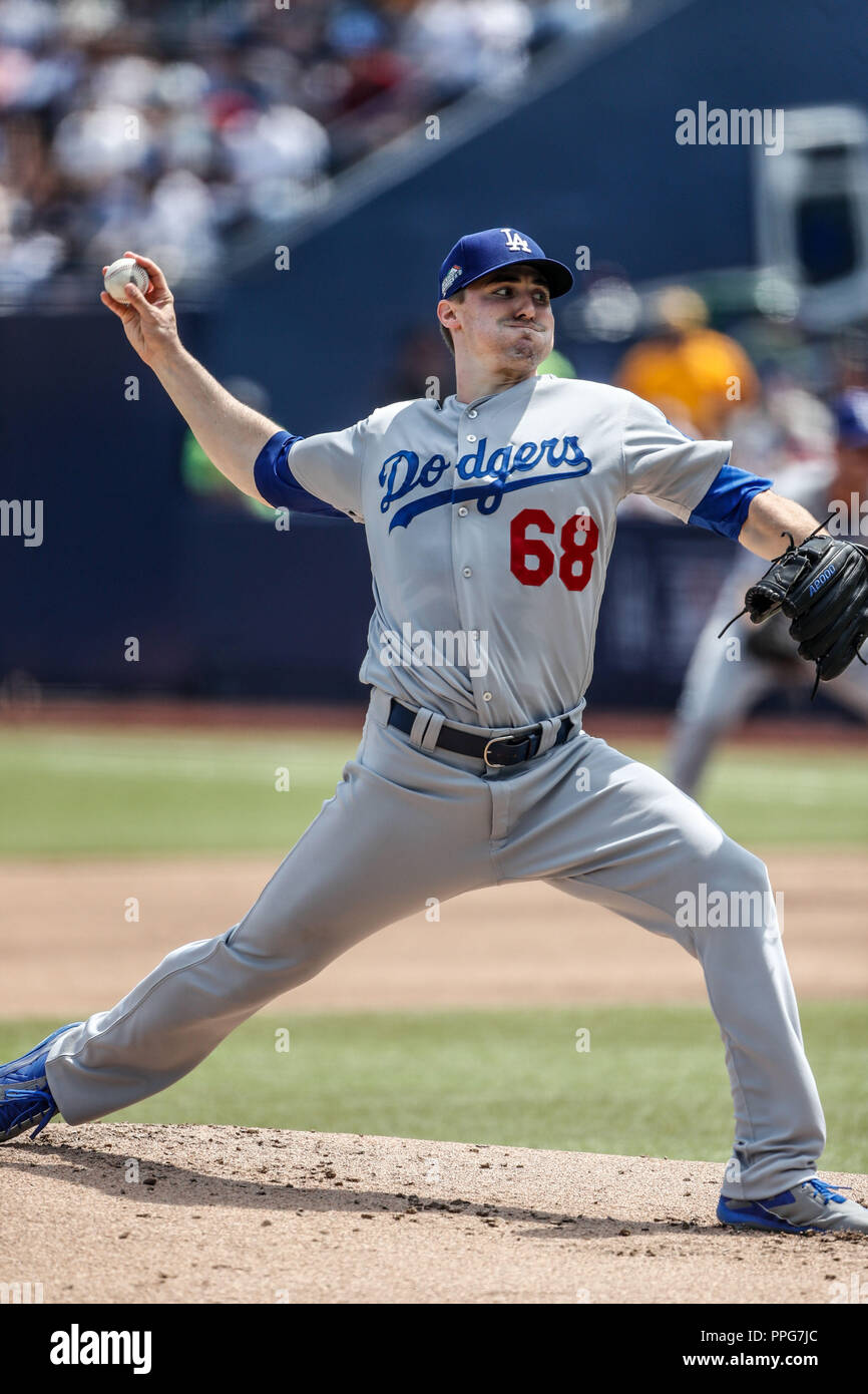 Acciones del partido de beisbol, Dodgers de Los Angeles contra Padres de  San Diego, tercer juego de la Serie en Mexico de las Ligas Mayores del  Beisbo Stock Photo - Alamy