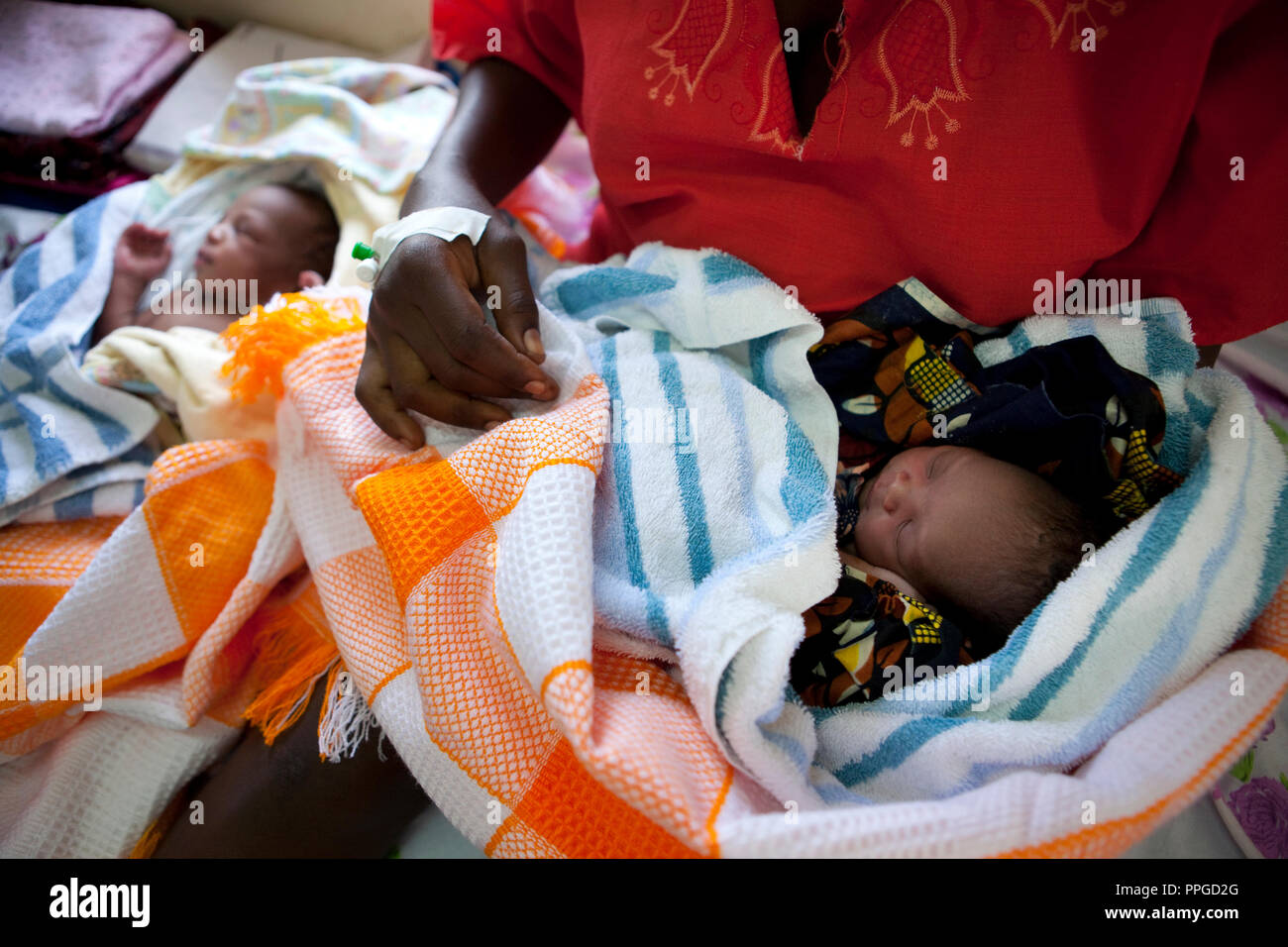 Maternal twins hi-res stock photography and images - Alamy