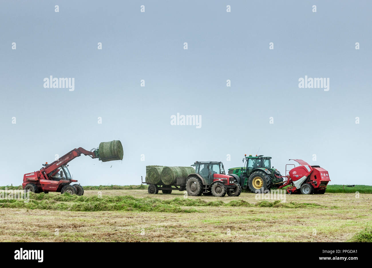 Old Head of Kinsale, Cork, Ireland. 01st June, 2018. Saving silage during the good weather on the farm of Brian and J.J. Downey at the Old Head of Kin Stock Photo