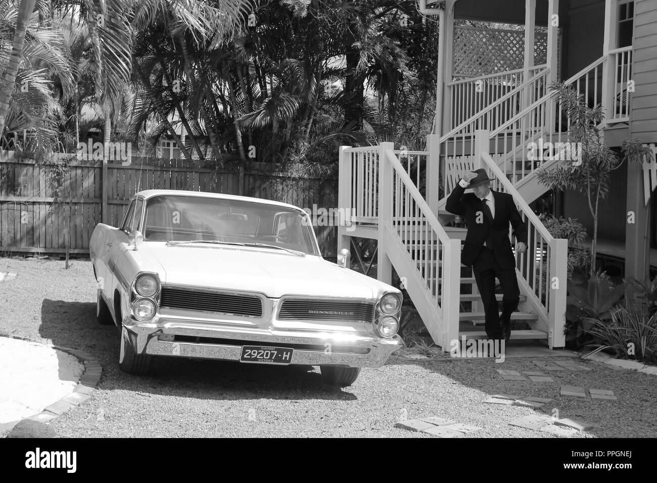 !963 Bonneville Pontiac Coupé, Man in suit Stock Photo