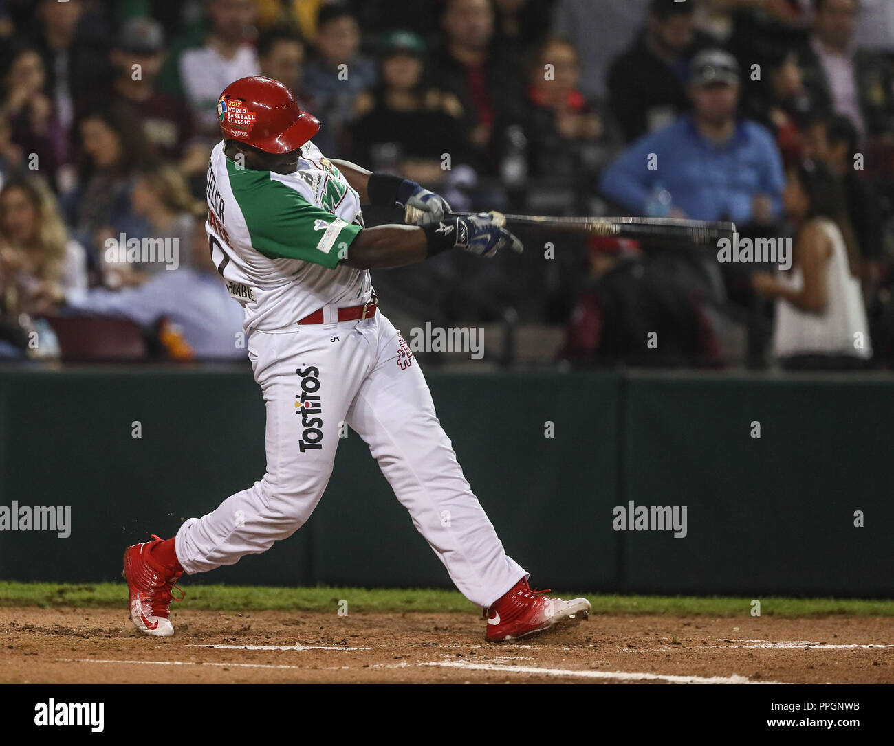 Ronier Mustelier de Mexico, durante el partido de beisbol de la Serie ...