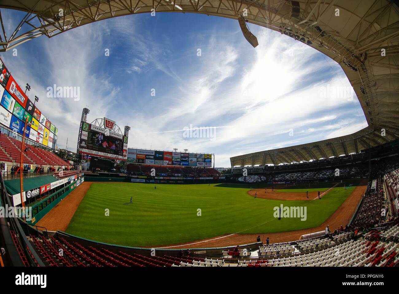 Vista panorámica de el Nuevo Estadio de los Tomateros en un día soleado