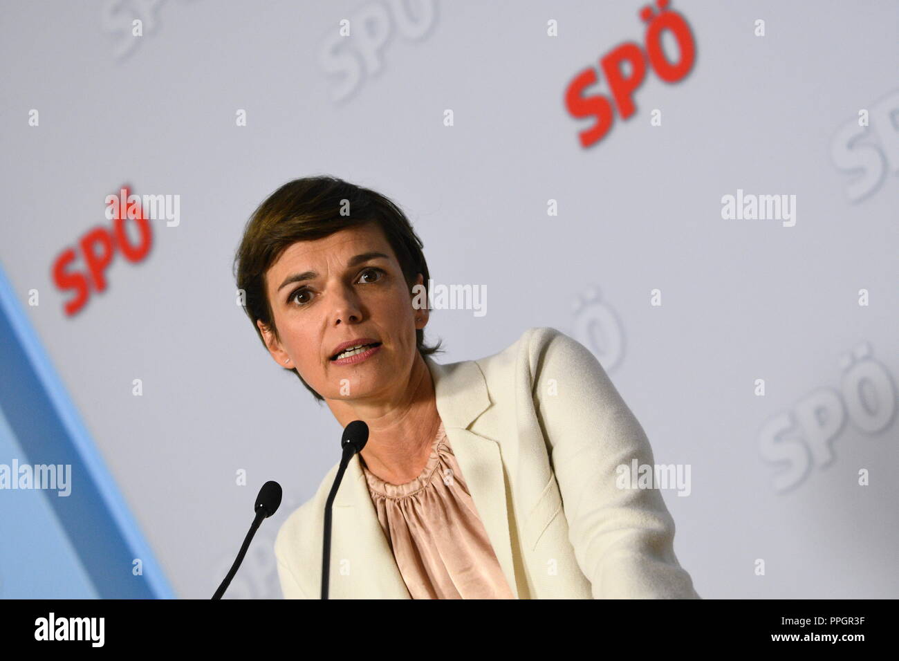 Vienna, Austria. 25.September 2018.First press statement of the new federal party chairman of the SPÖ (Social Democratic Party of Austria) Pamela Rendi-Wagner. Credit: Franz Perc / Alamy Live News Stock Photo