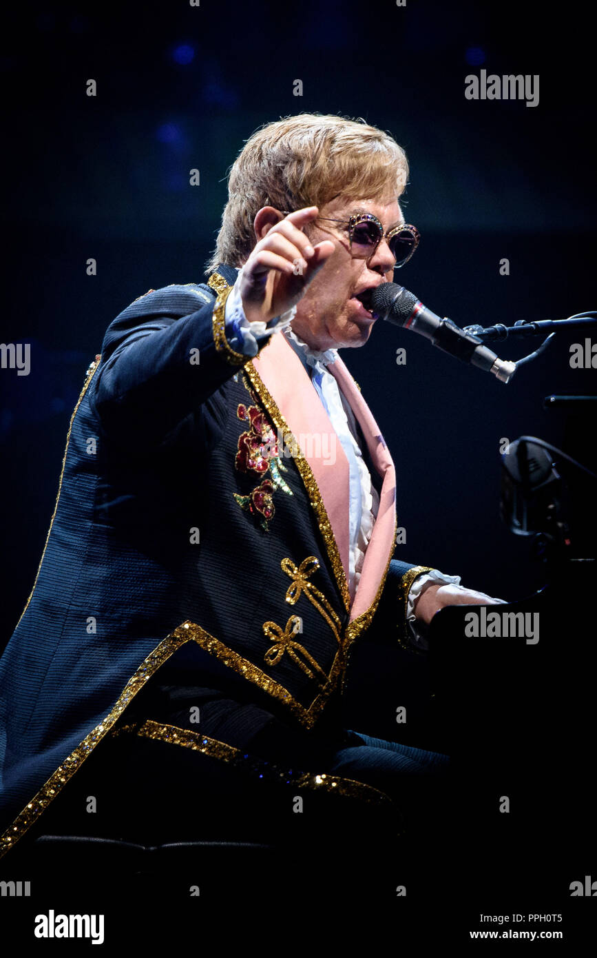 Toronto, Ontario, Canada. 25th Sep, 2018. English singer/songwriter Sir ELTON JOHN performed sold out show as part of his 'Farewell Yellow Brick Road Tour' at Scotiabank Arena in Toronto. Credit: Igor Vidyashev/ZUMA Wire/Alamy Live News Stock Photo
