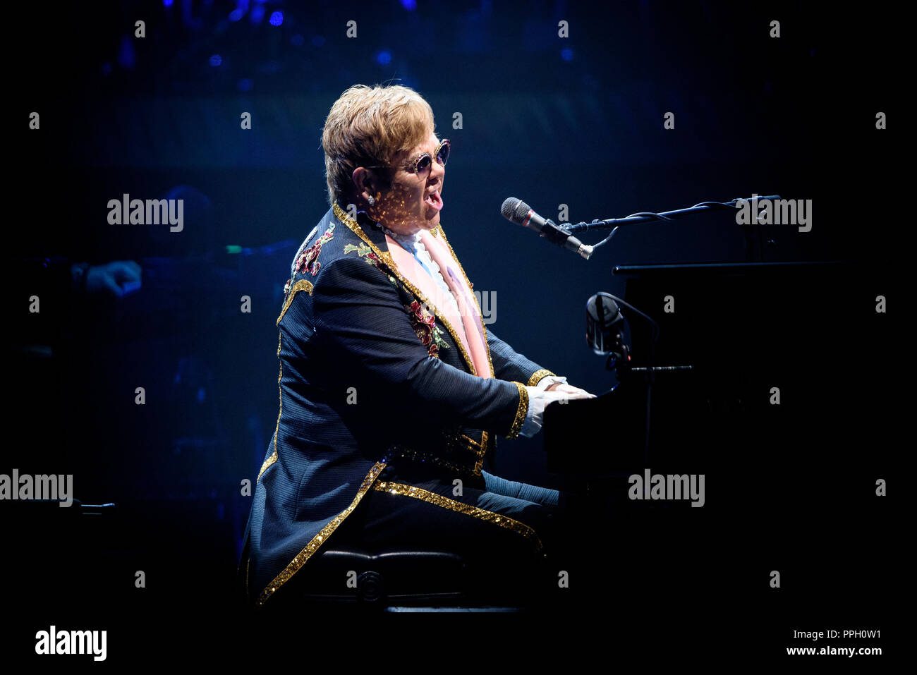 Toronto, Ontario, Canada. 25th Sep, 2018. English singer/songwriter Sir ELTON JOHN performed sold out show as part of his 'Farewell Yellow Brick Road Tour' at Scotiabank Arena in Toronto. Credit: Igor Vidyashev/ZUMA Wire/Alamy Live News Stock Photo