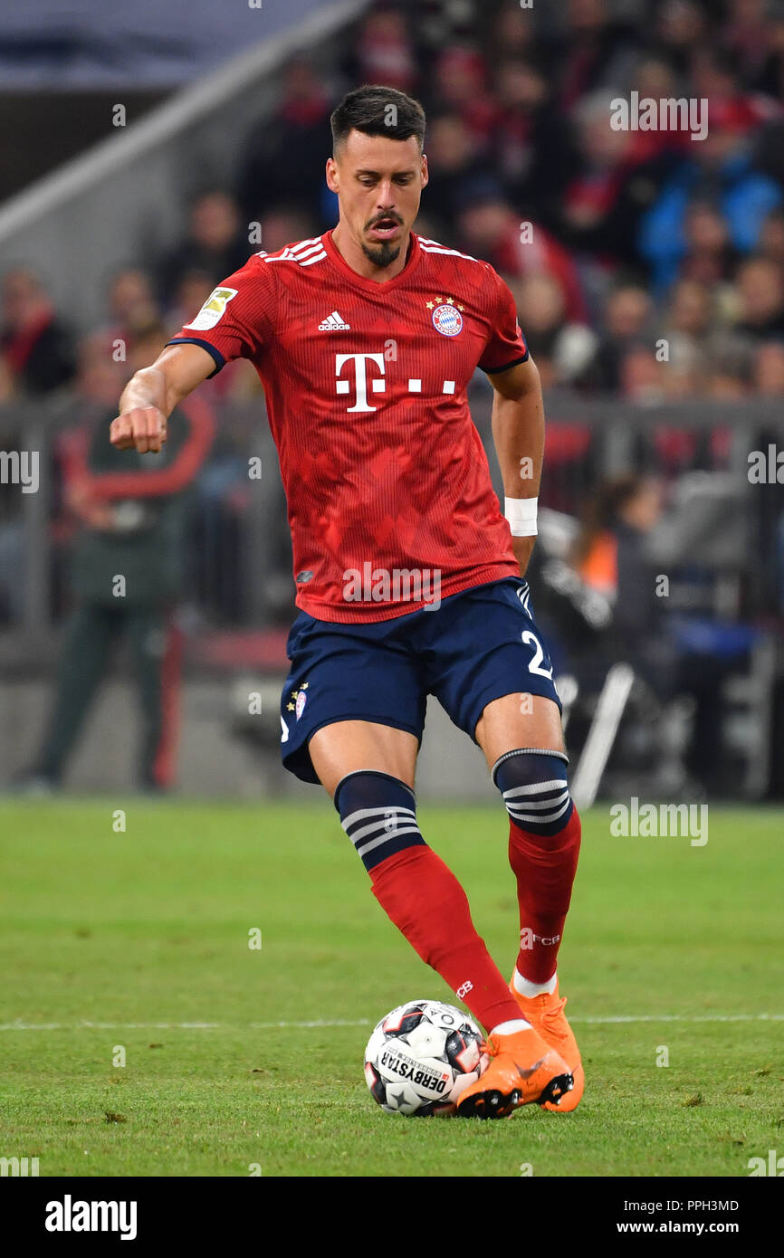 Sandro WAGNER (FC Bayern Munich), Action, Single Action, Single Image, Cut  Out, Full Body Shot, Whole Figure. Football 1. Bundesliga, 5.matchday,  matchday05, Bayern München M) - FC Augsburg (A) 1-1, on 25.09.2018