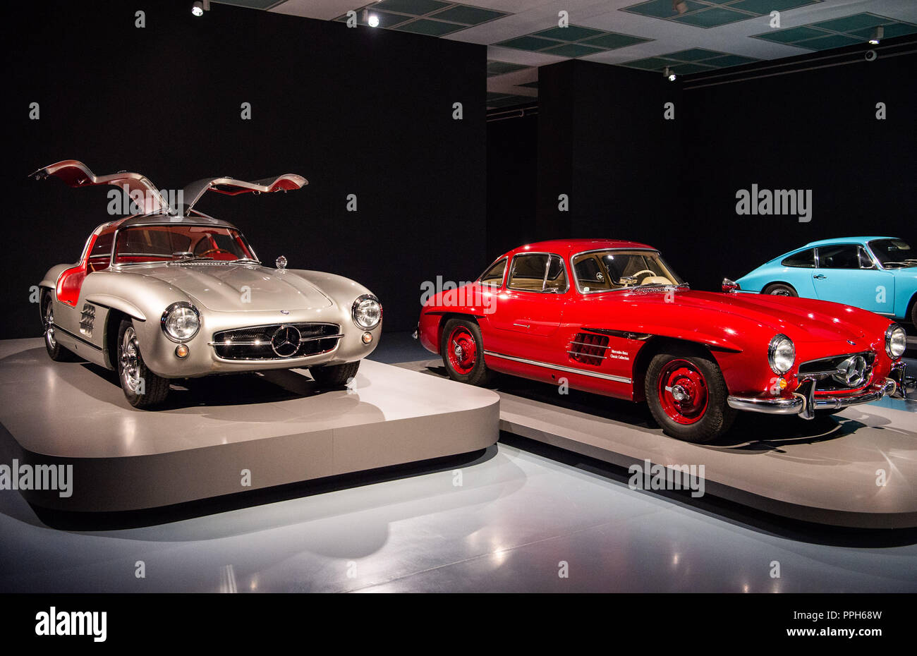 25 September 18 North Rhine Westphalia Duesseldorf Two Mercedes Benz 300 Sl Coupes Are On Display In The Ps I Love You Exhibition At The Museum Kunstpalast In The Exhibition About 30 Sports Cars