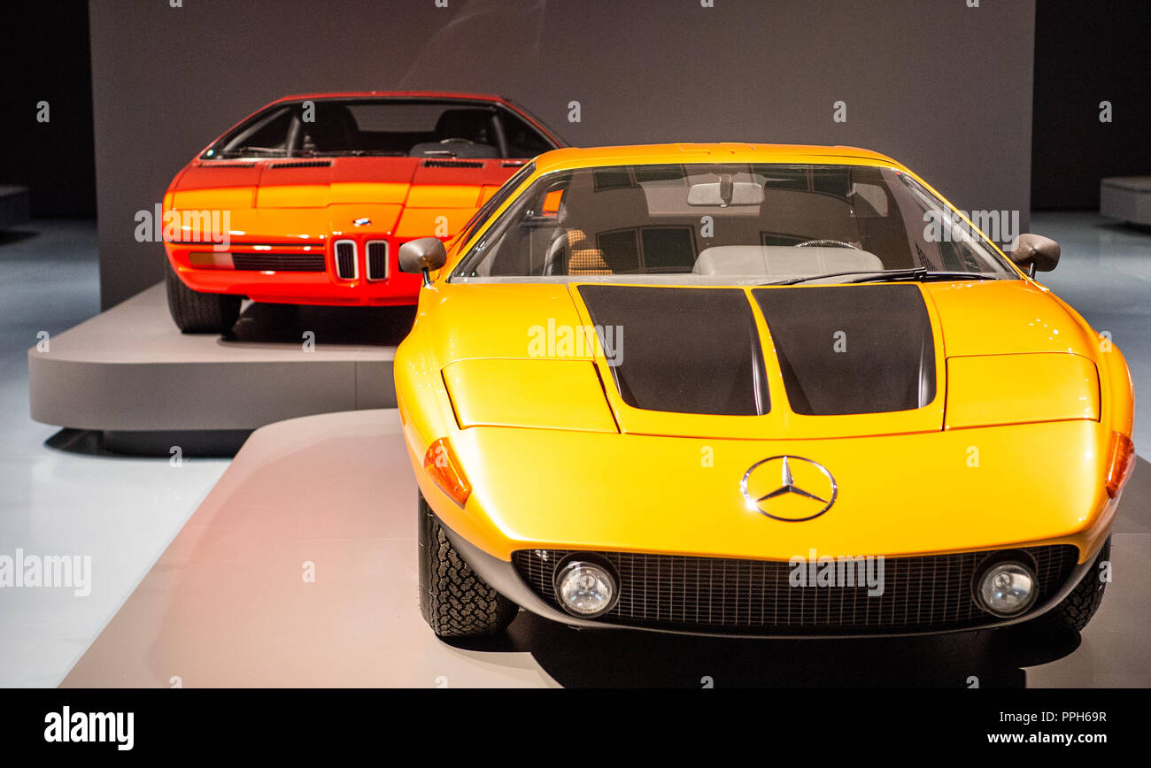 25 September 2018, North Rhine-Westphalia, Duesseldorf: A Mercedes-Benz C111 Type II Concept Auto (v) and a BMW Turbo are in the exhibition 'PS: Ich liebe Dich im Museum Kunstpalast. In the exhibition about 30 sports cars of the 1950s to 1970s can be seen from 27.09.2018 to 10.02.2019. Photo: Christophe Gateau/dpa Stock Photo
