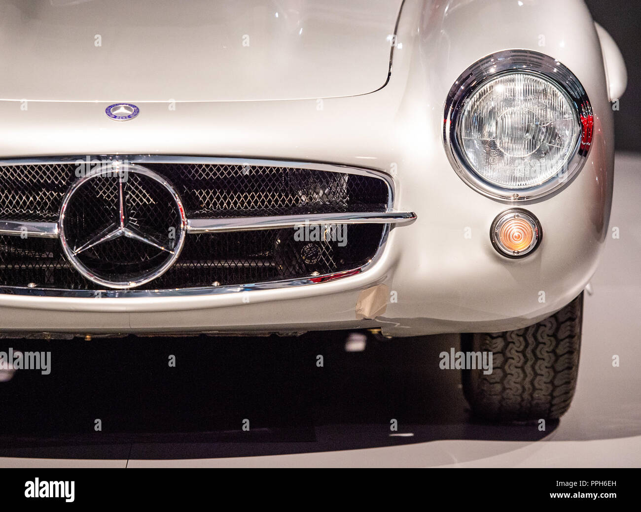 Mercedes Sl 18 High Resolution Stock Photography And Images Alamy