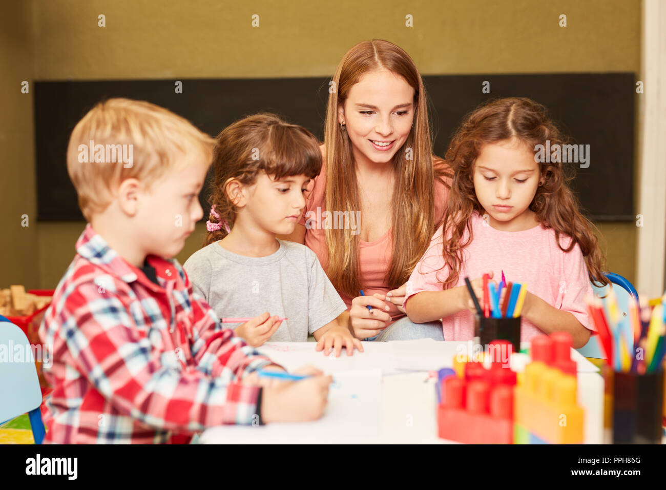 Children in art hi-res stock photography and images - Alamy