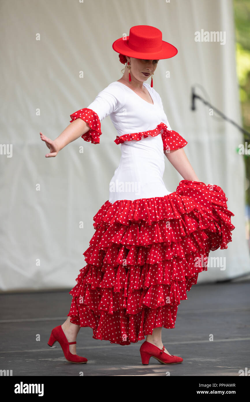 St. Louis, Missouri, USA - August 26, 2018: The Festival of Nations, Woman from the St. Louis Cultural Flamenco Society Perform traditional Spanish da Stock Photo
