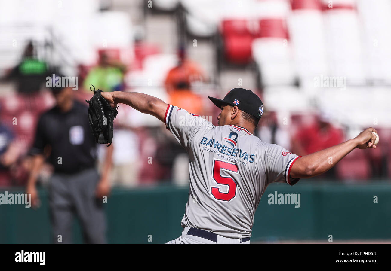 Edgar Garcia Pitcher relvo de Dominicana , durante el partido de