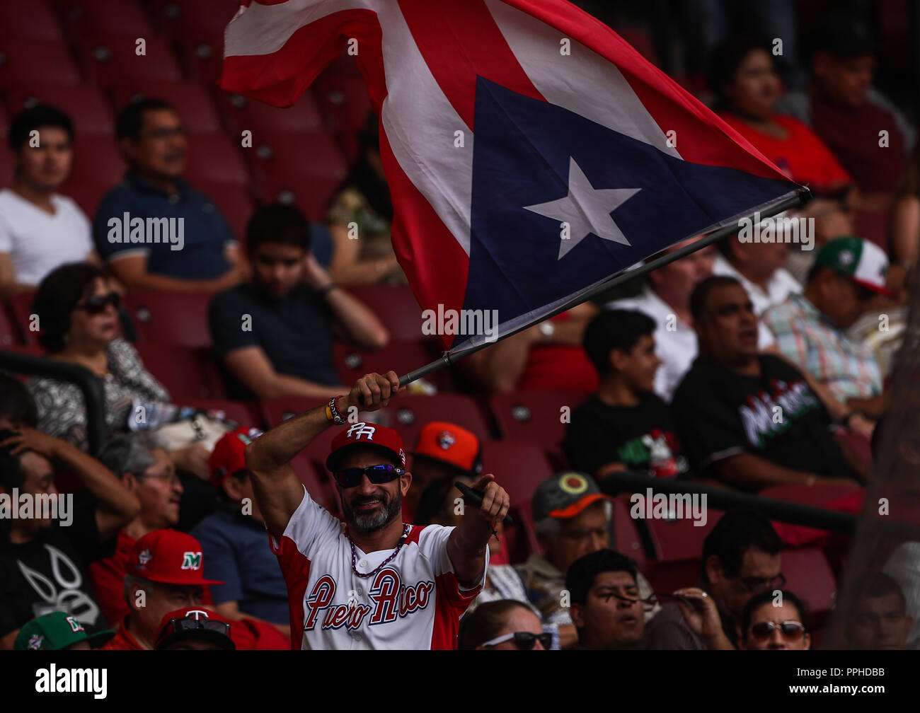 Aficion de Puerto Rico , durante el partido de beisbol de la Serie del Caribe entre Republica Dominicana vs Puerto Rico en el Nuevo Estadio de los To Stock Photo