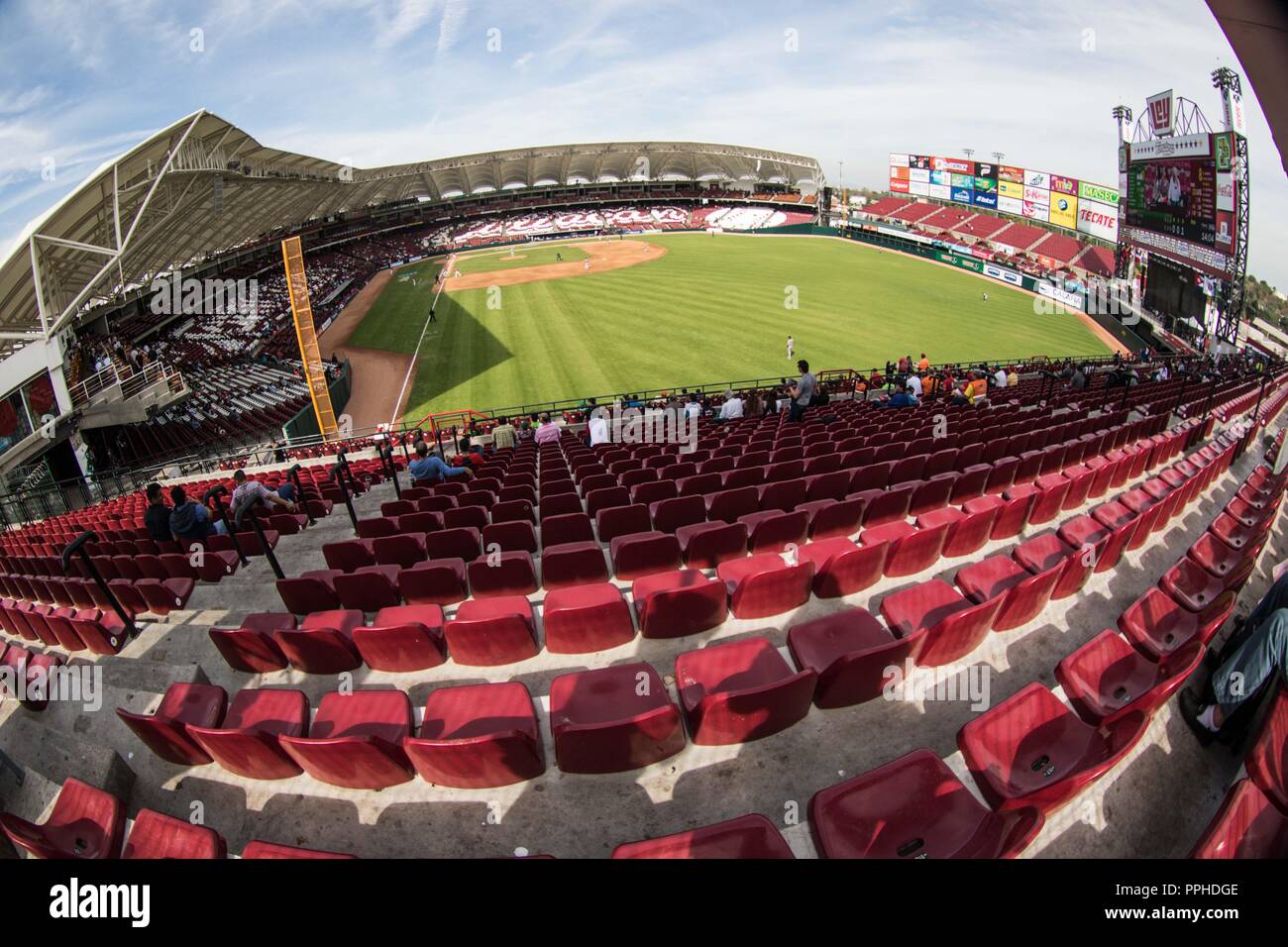 Diamante de terreno de juego, durante el partido de beisbol de la Serie