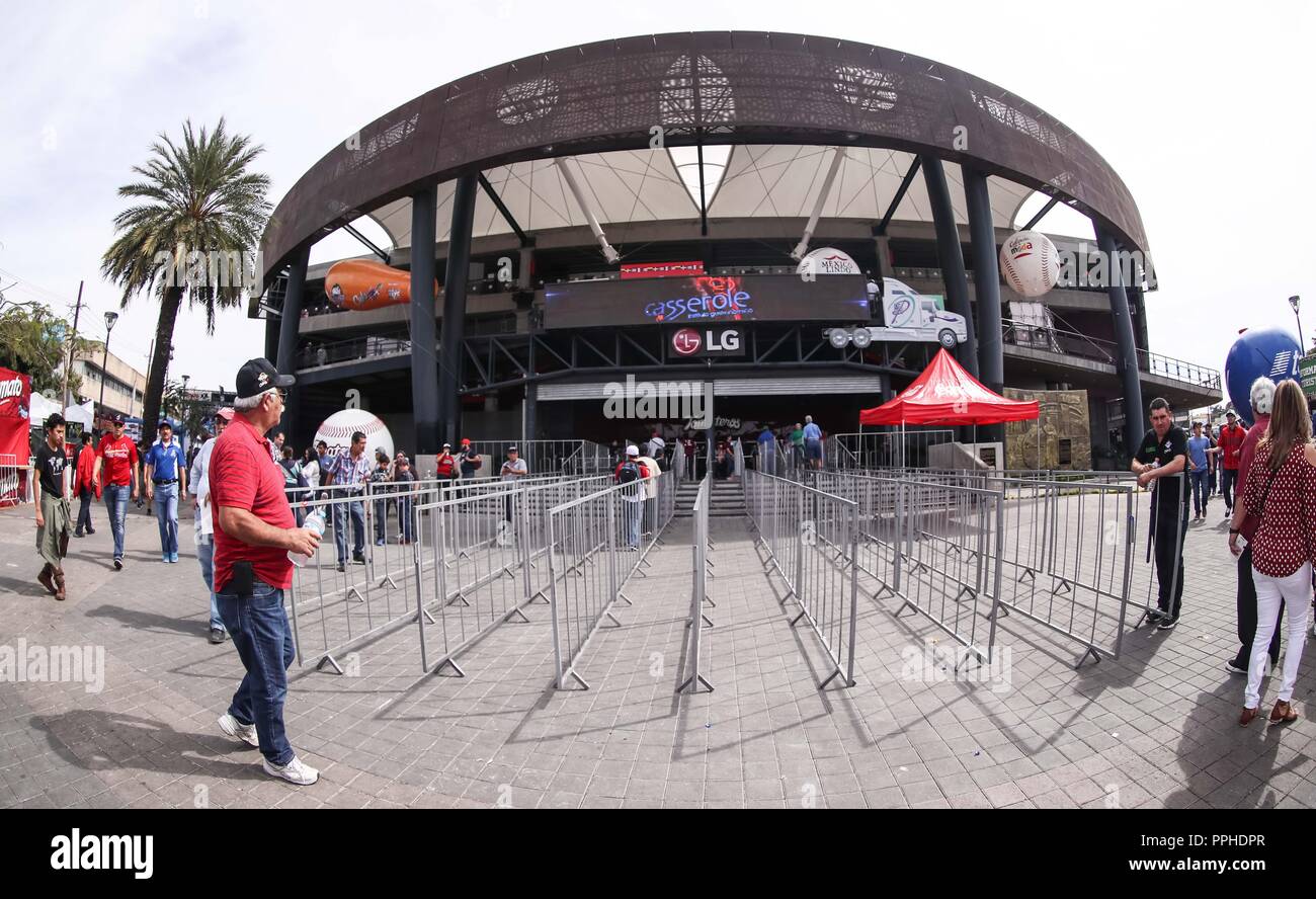 Fachada de el estadio de los Tomateros , durante el partido de beisbol