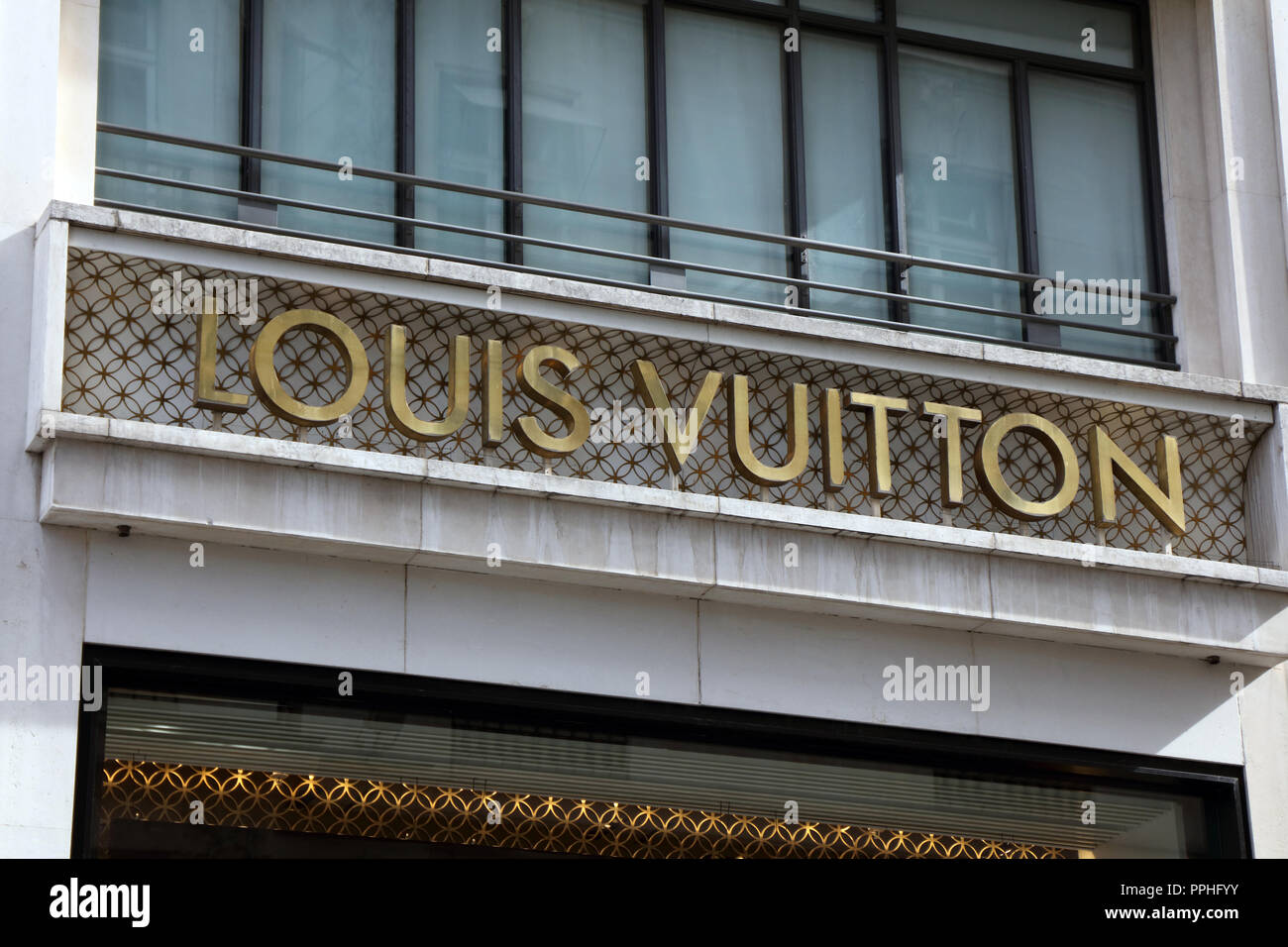 Paris, France: Louis Vuitton window store in Avenue George V, main shopping  avenue, in the heart of Paris Stock Photo - Alamy