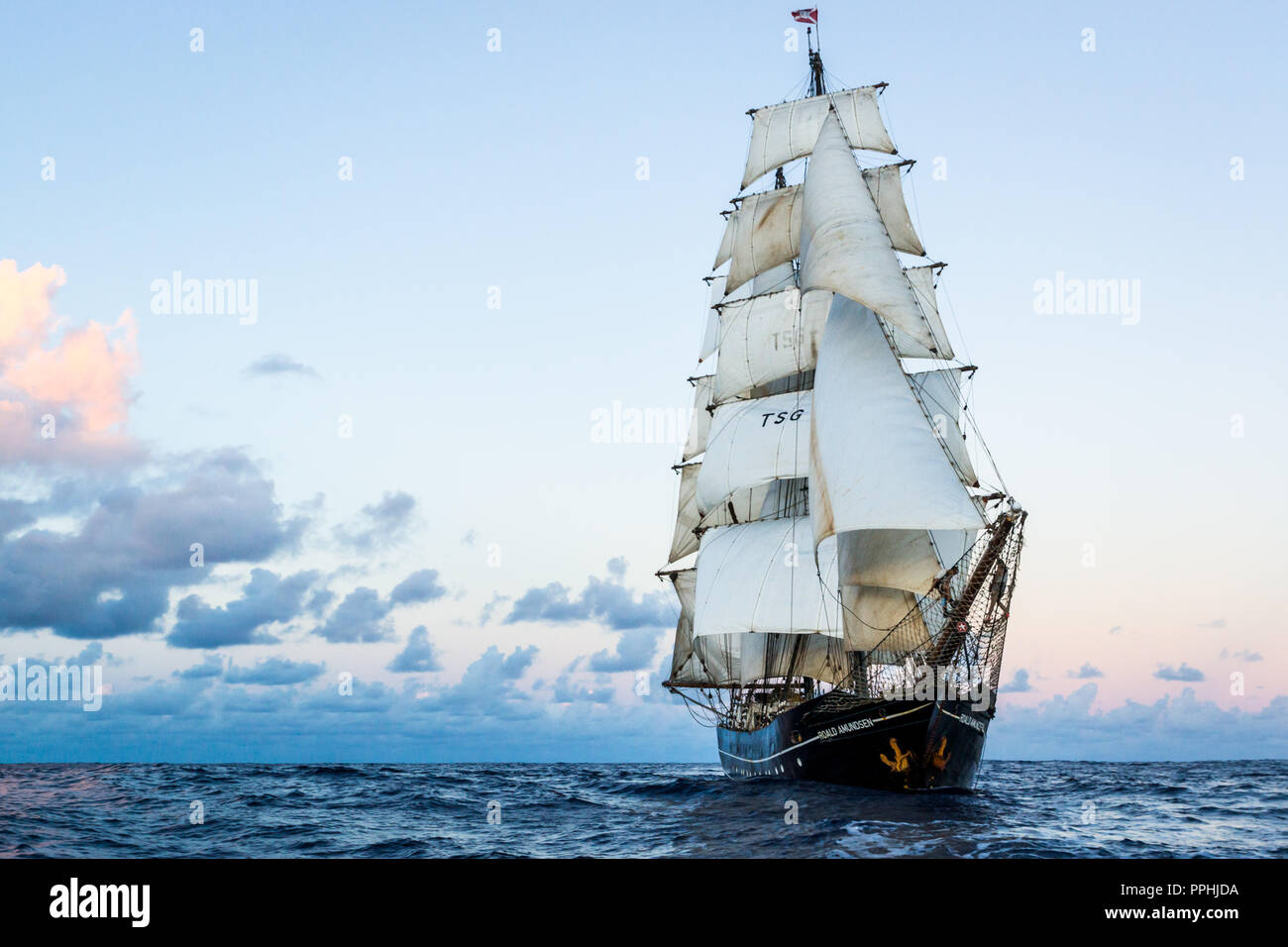 Erstes Batteriebetriebenes Kreuzfahrtschiff Verlässt Die Werft