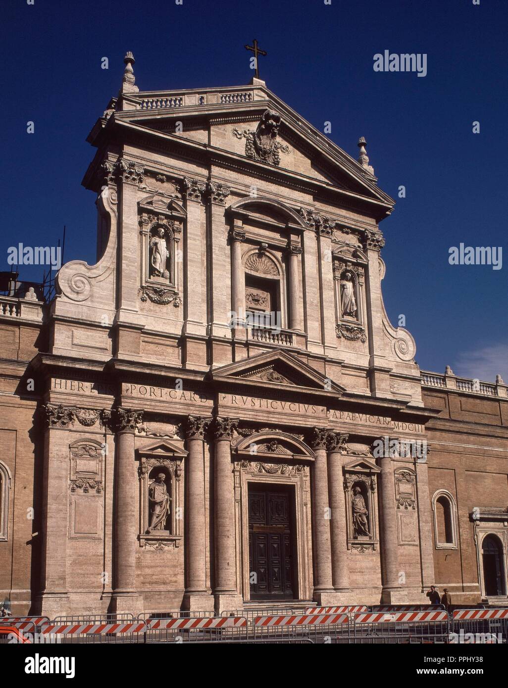 EXTERIOR-FACHADA-1589(ANTES SANTUARIO S IV). Author: MADERNO, CARLO ...