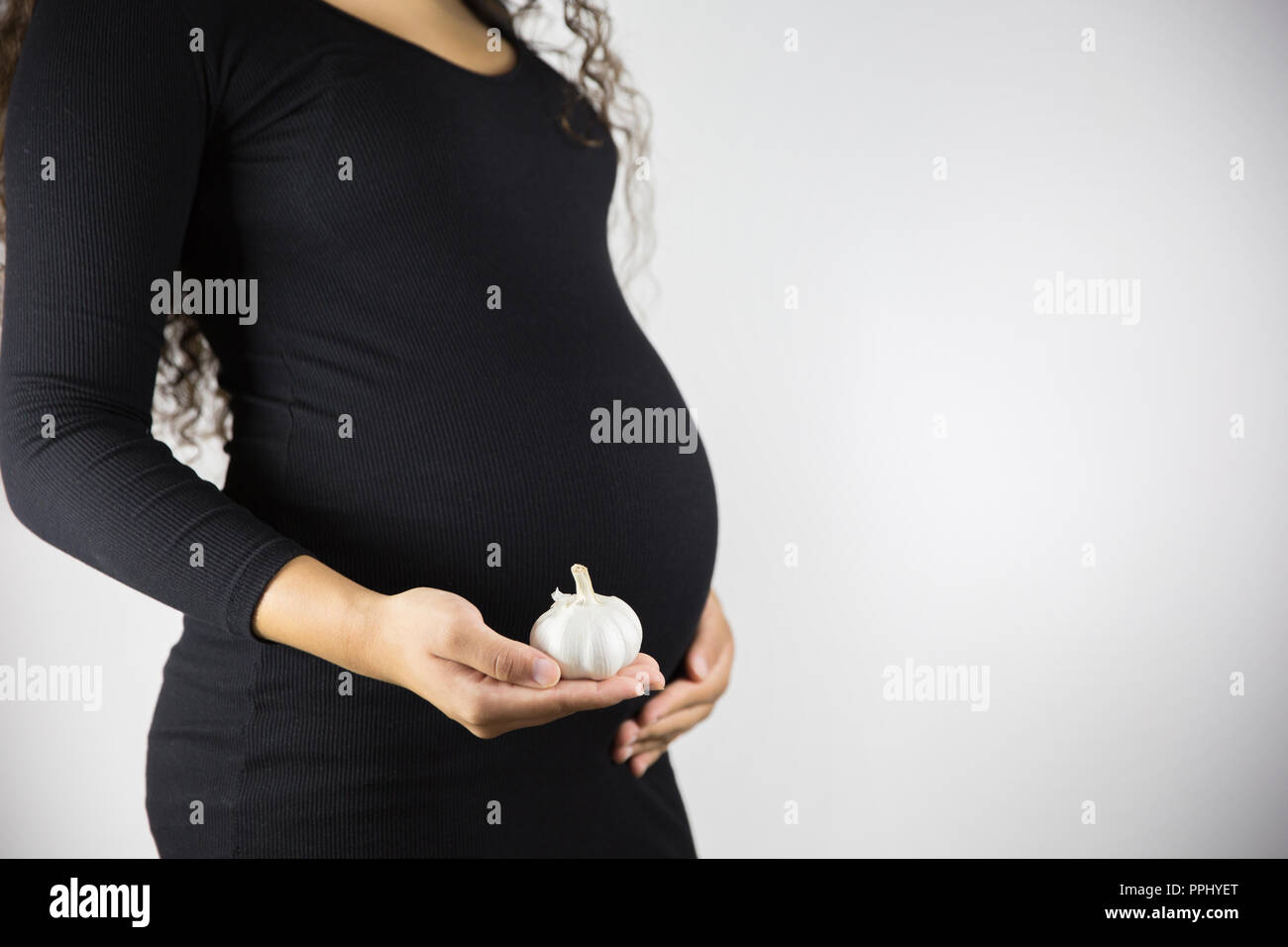 The consumption of garlic during pregnancy. Healthy food and people