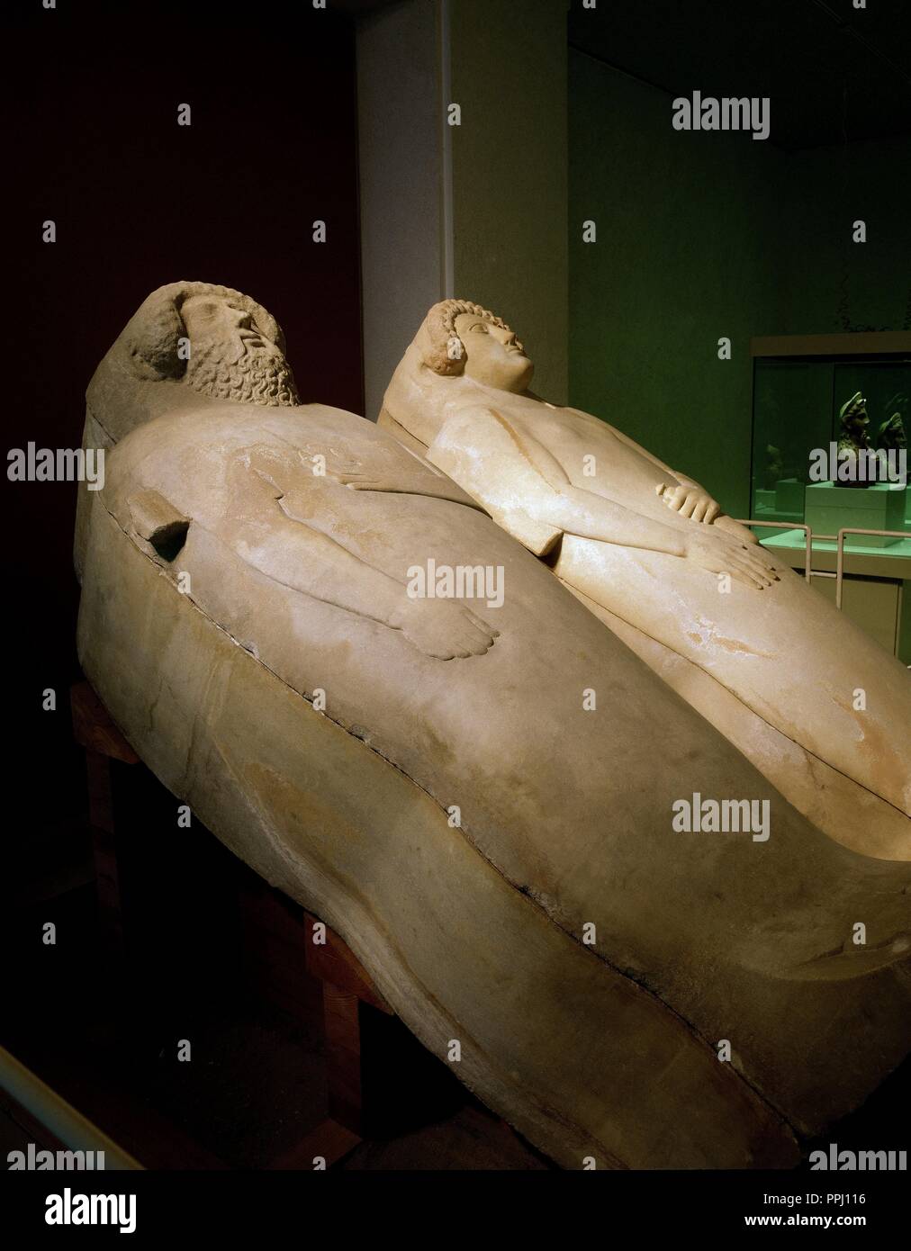 SARCOFAGOS ANTROPOIDES DE ALABASTRO SIGLO V AC ARTE FENICIO