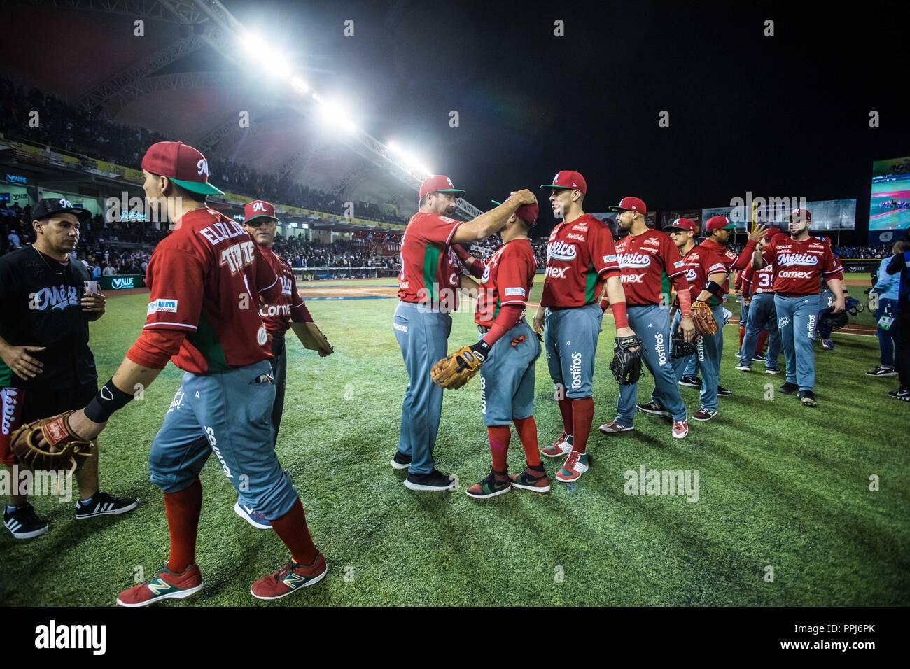 Alfredo Amezaga se despide del beisbol con su ultimo turno al bat