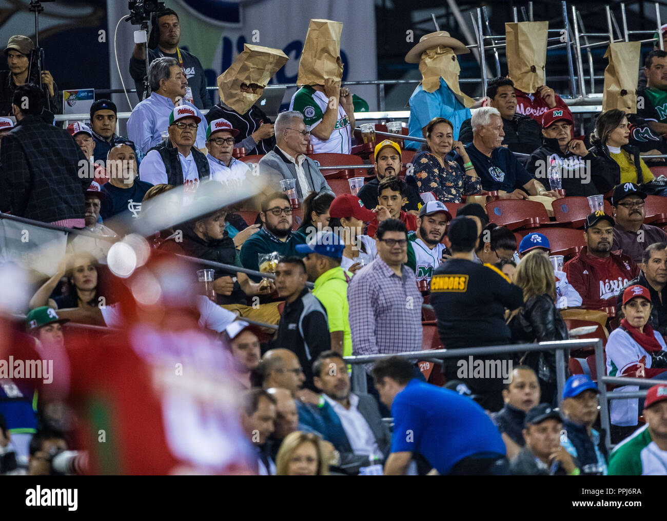 Jonatah Aceves de los Tomateros de Culiacan en la ceremonia de inicio del partido de beisbol Águilas Cibaeñas de Republica Dominicana, durante la Seri Stock Photo