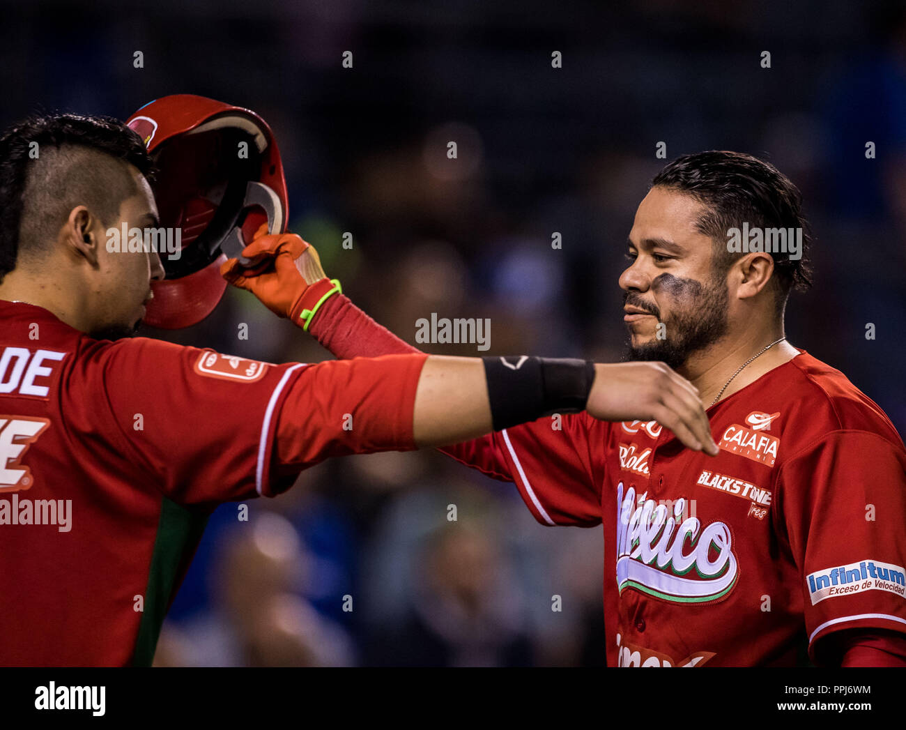 Alfredo Amezaga se despide del beisbol con su ultimo turno al bat