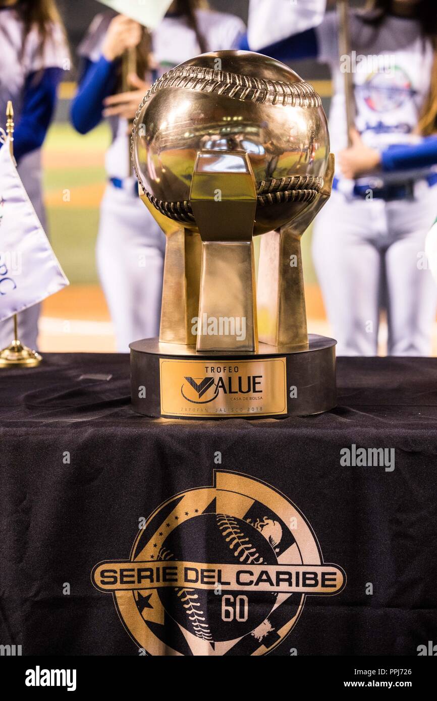 Trofeo que sera entregado al campeón de la Serie del Caribe al ganador
