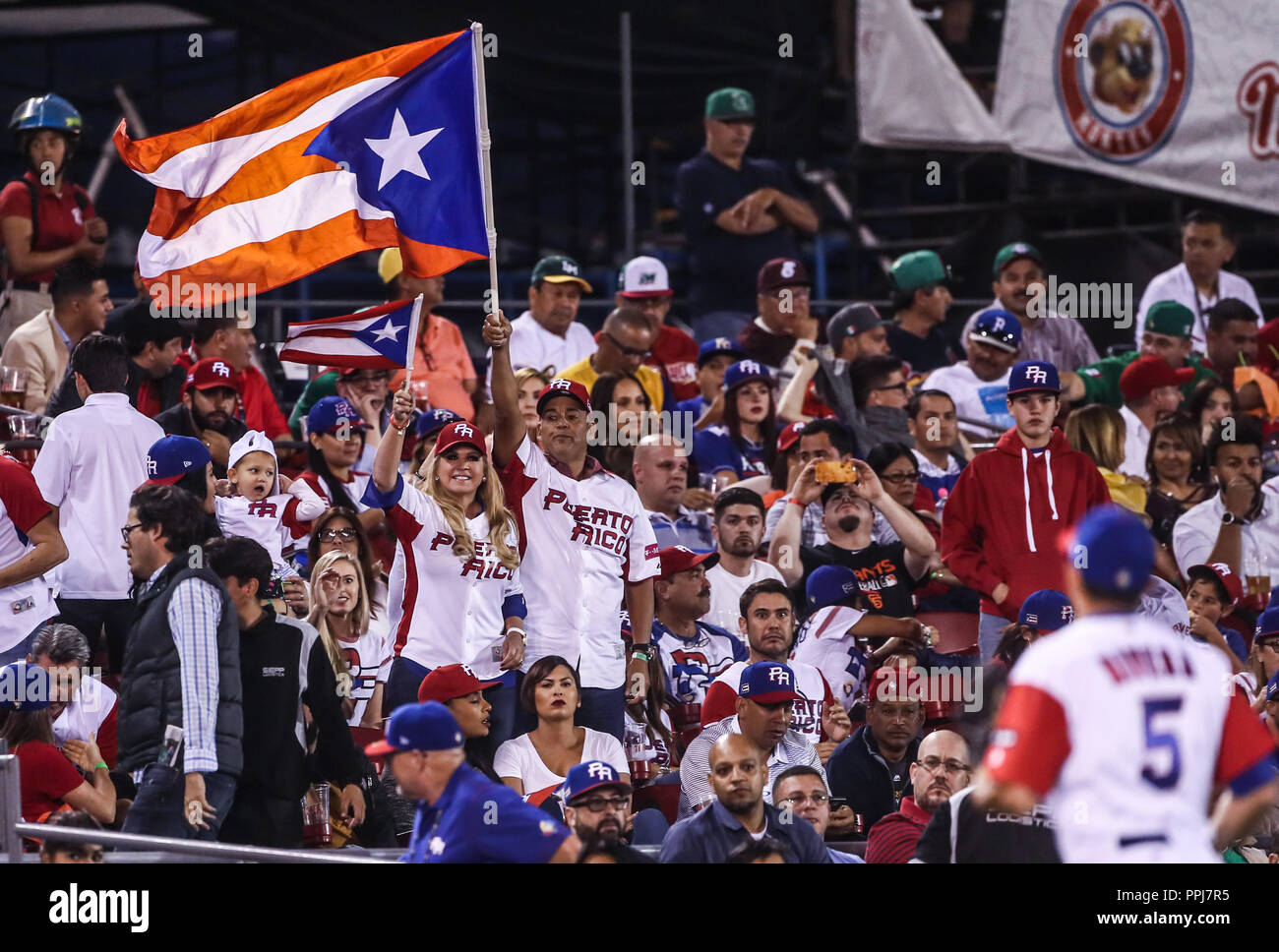 Tercer tipo hires stock photography and images Alamy