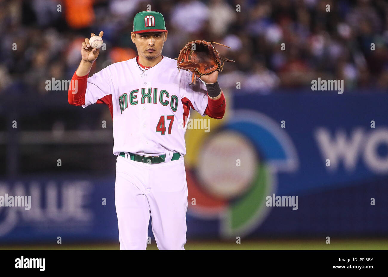 Luis Cruz de Mexico, durante el partido entre Mexico vs Puerto Rico