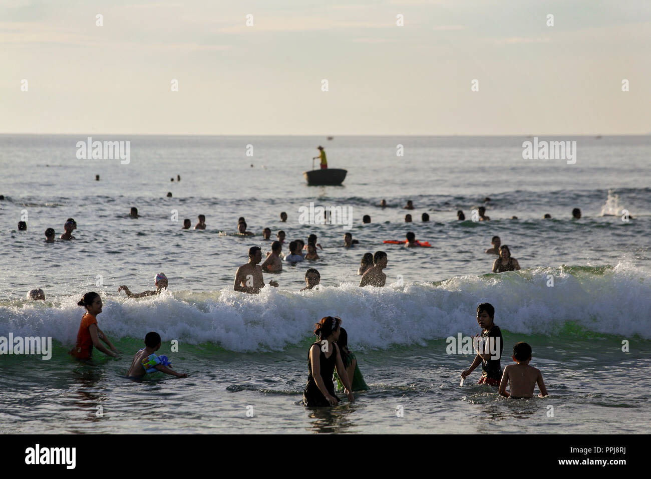 Beach scene people hi-res stock photography and images - Alamy