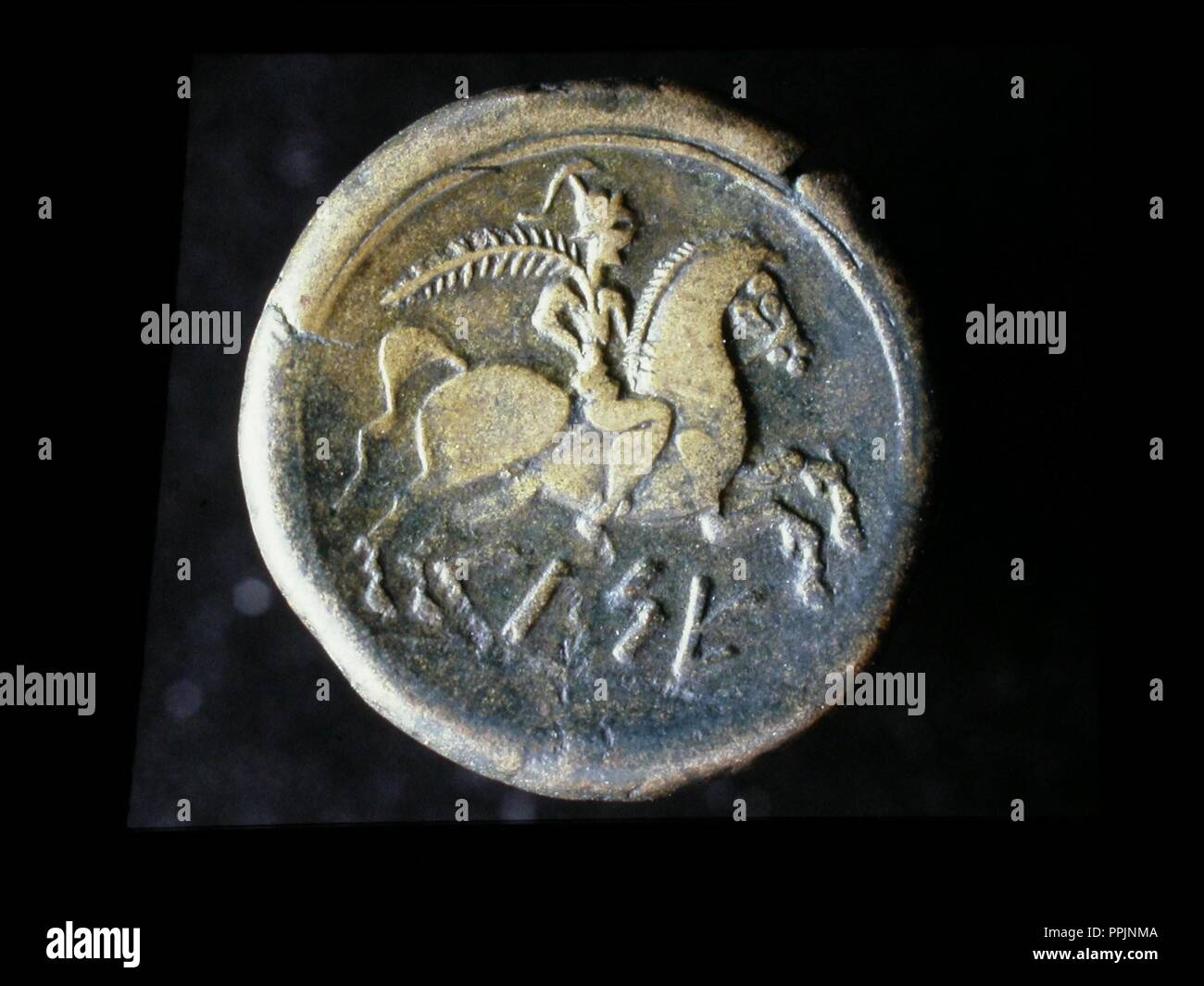 NUMISMATICA; MONEDA IBERICA. AS DE BRONCE. REVERSO. JINETE CON PALMA  GALOPANDO A LA DERECHA. 80 A.C. (DEPOSITO: MUSEO ARQUEOLOGICO NACIONAL  Stock Photo - Alamy