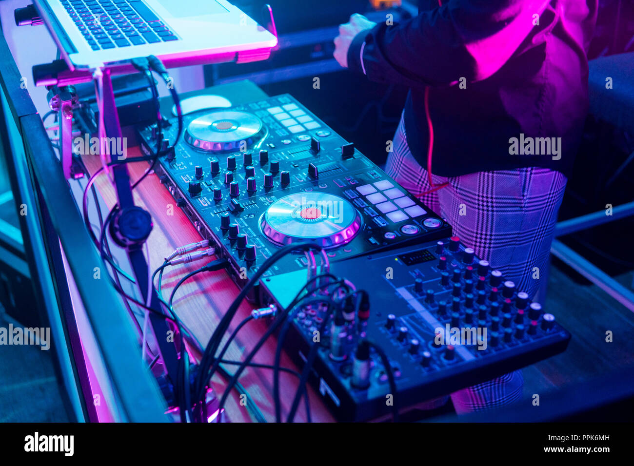DJ plays and mix music digital mixer controller. DJ performance controller, digital midi turntable system, adjustable torque, aluminum-turntable platter, fader, knob and slider, button Stock Photo Alamy