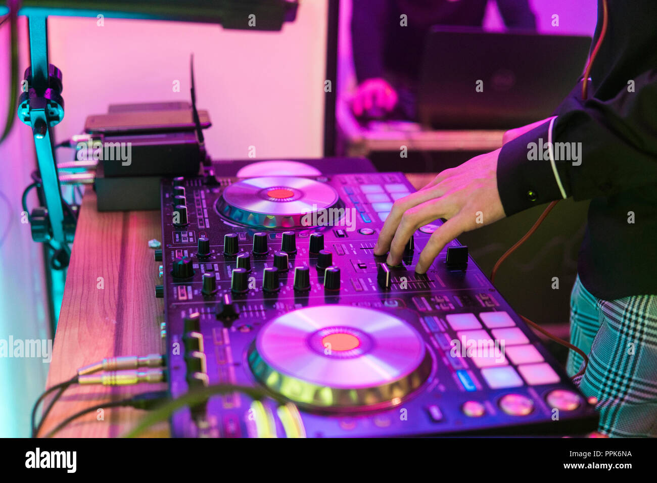 DJ plays and mix music on digital mixer controller. Close-up DJ performance  controller, digital midi turntable system, adjustable torque,  aluminum-turntable platter, fader, knob and slider, button Stock Photo -  Alamy