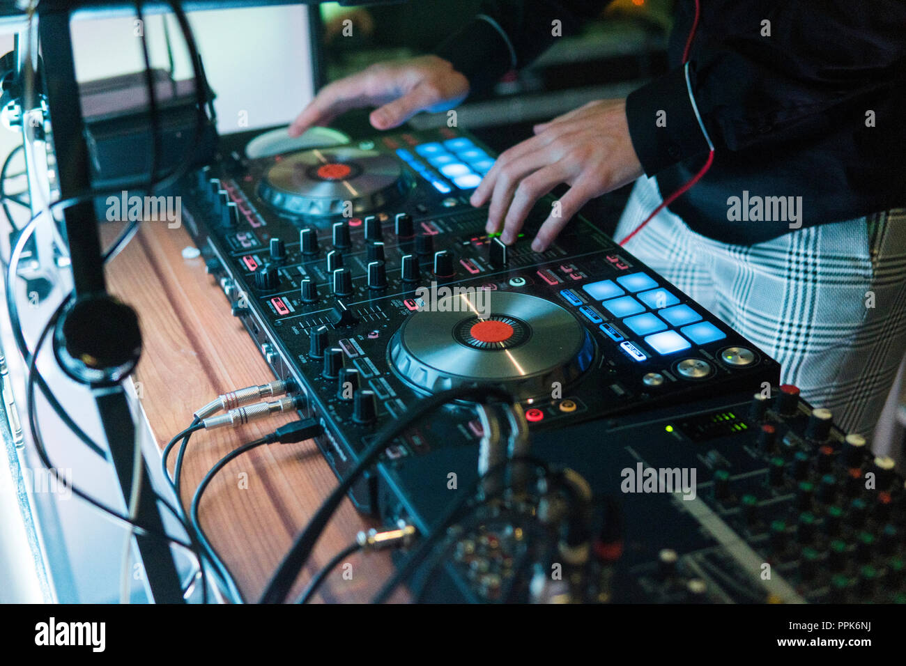 DJ plays and mix music on digital mixer controller. Close-up DJ performance  controller, digital midi turntable system, adjustable torque,  aluminum-turntable platter, fader, knob and slider, button Stock Photo -  Alamy