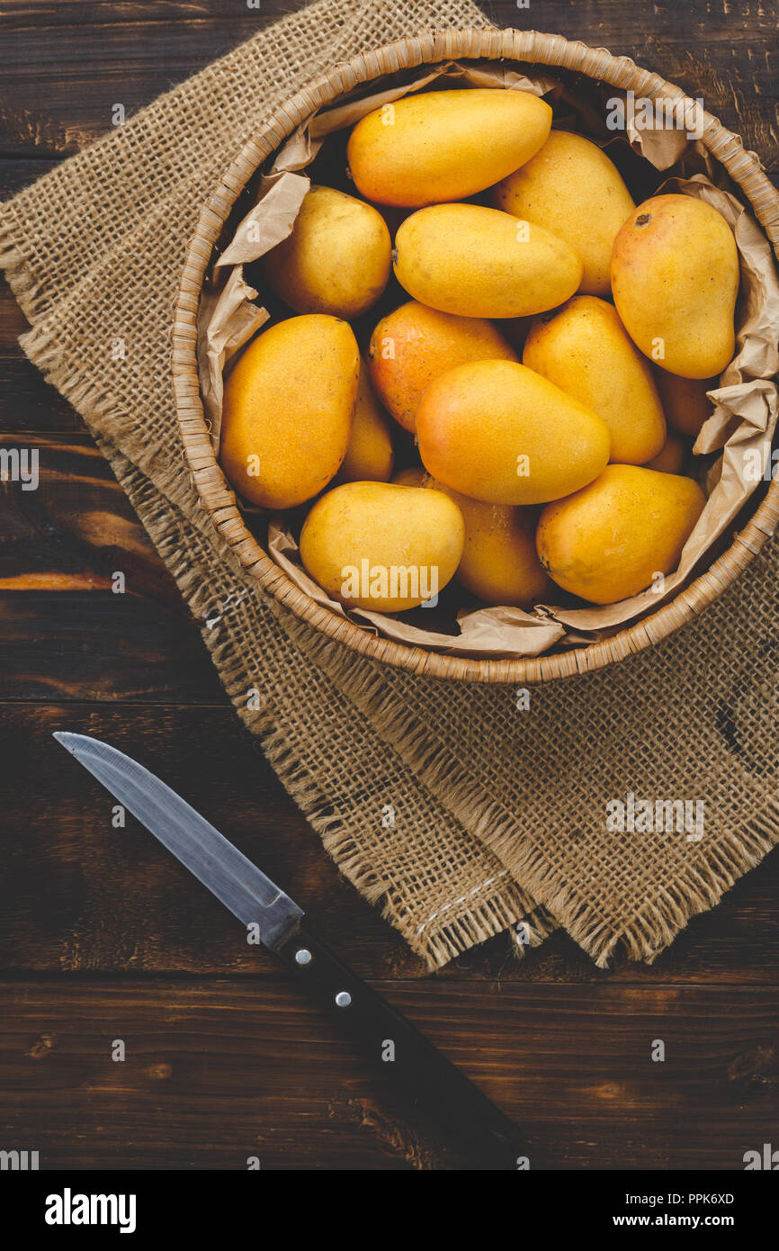 Ripe little mangoes Stock Photo - Alamy