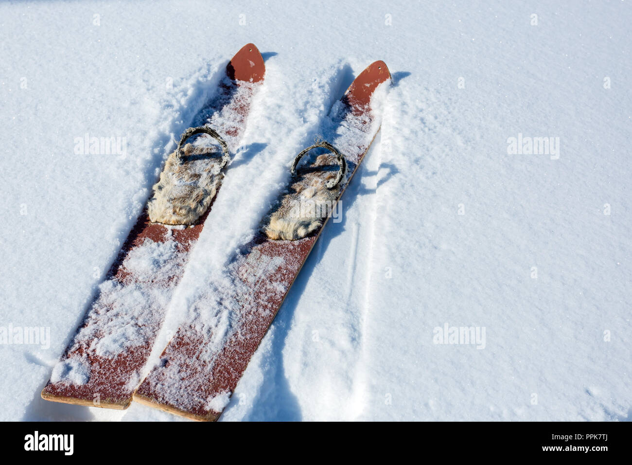 Pair of old fashioned wooden red skis on white snow Stock Photo - Alamy