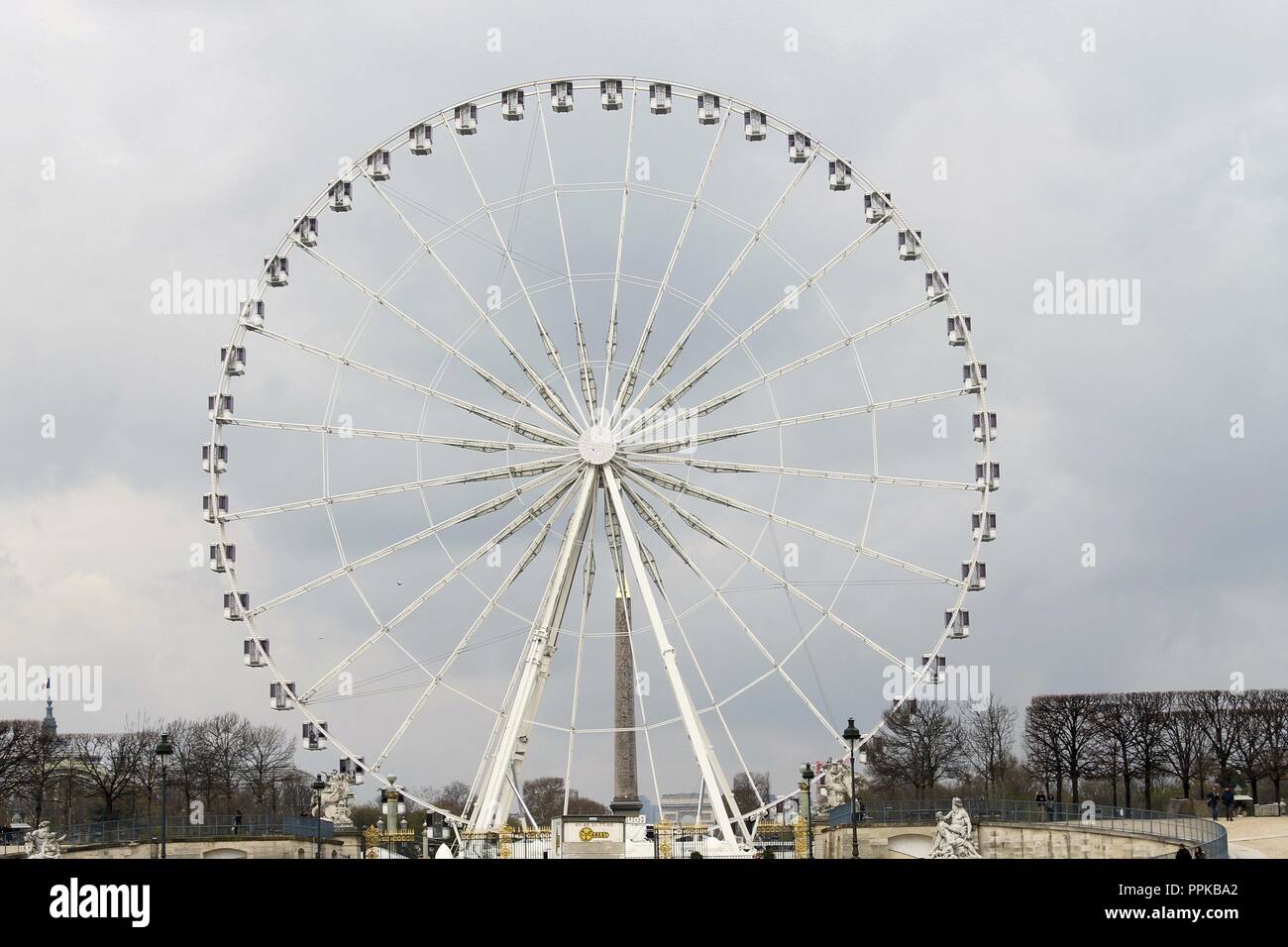 The Big Wheel at Place de la Concorde in Paris. France Stock Photo Alamy