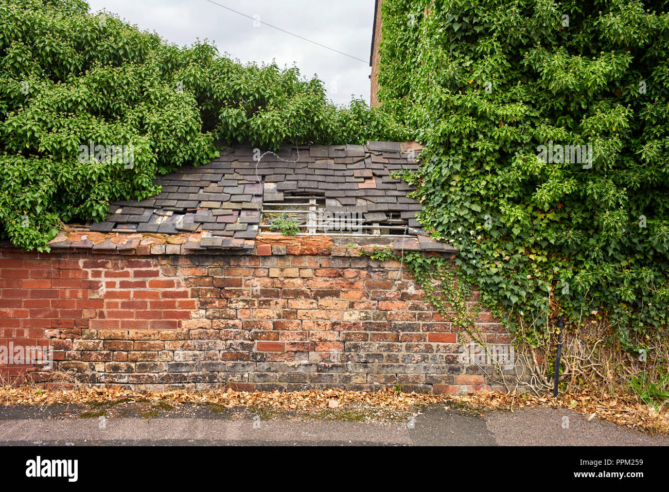 Tiles falling off a building on a derelict building in Rugeley, Staffordshire Stock Photo