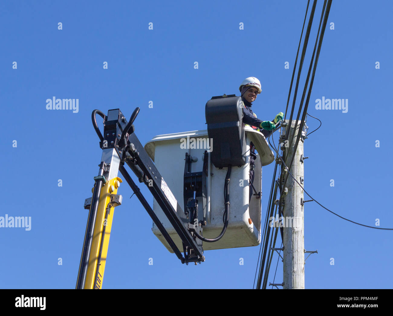 Installing fibre optic cable hires stock photography and images Alamy