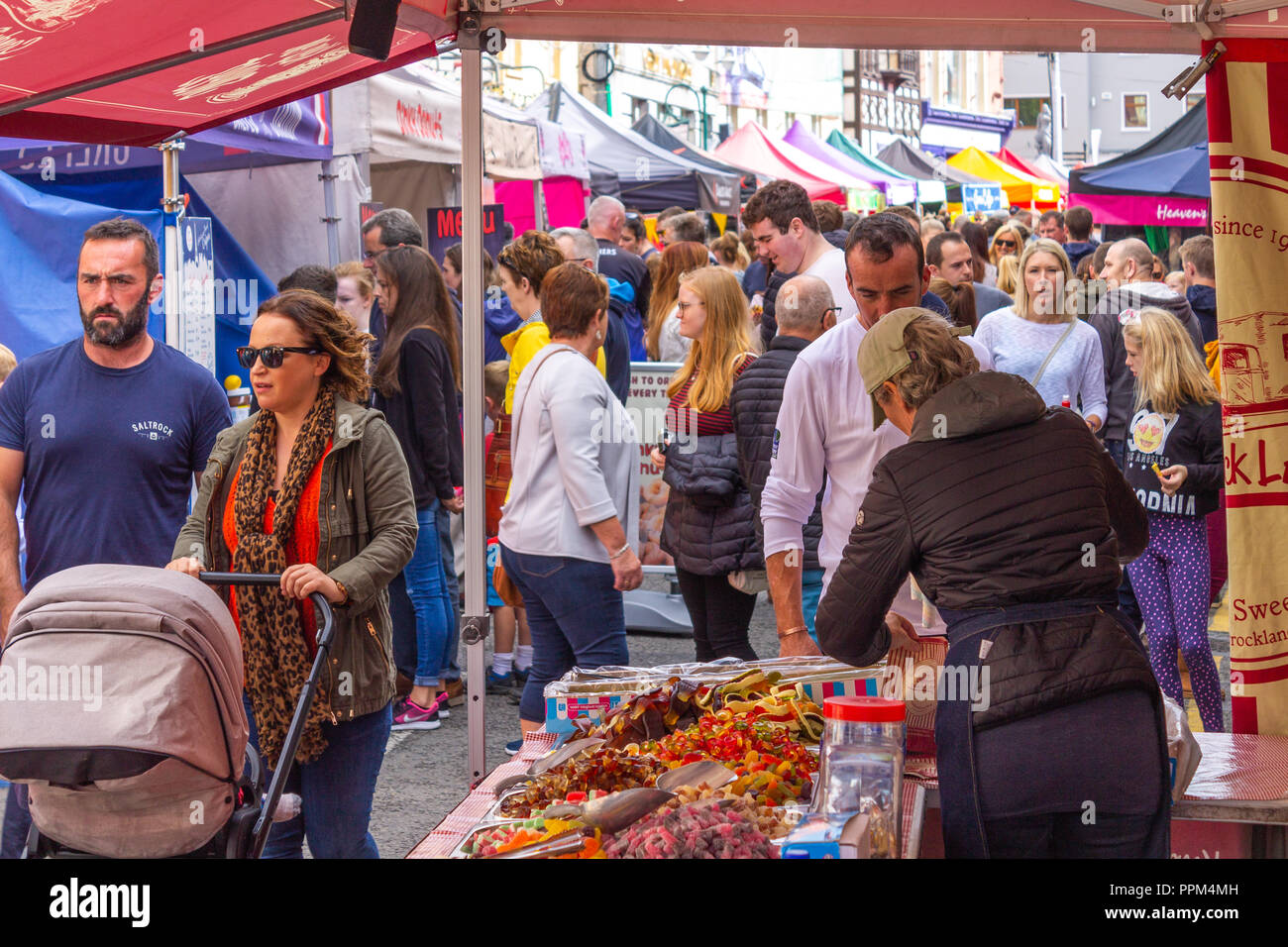 taste of west cork outdoor food festival attracts crowds of shoppers skibbereen west cork ireland. Stock Photo