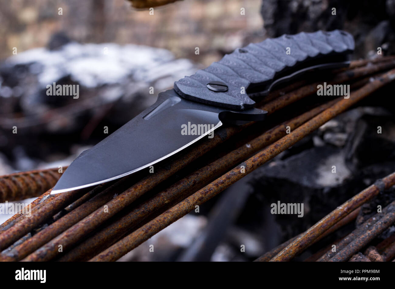 https://c8.alamy.com/comp/PPM9BM/blade-of-a-knife-photo-at-an-angle-sharper-knife-PPM9BM.jpg