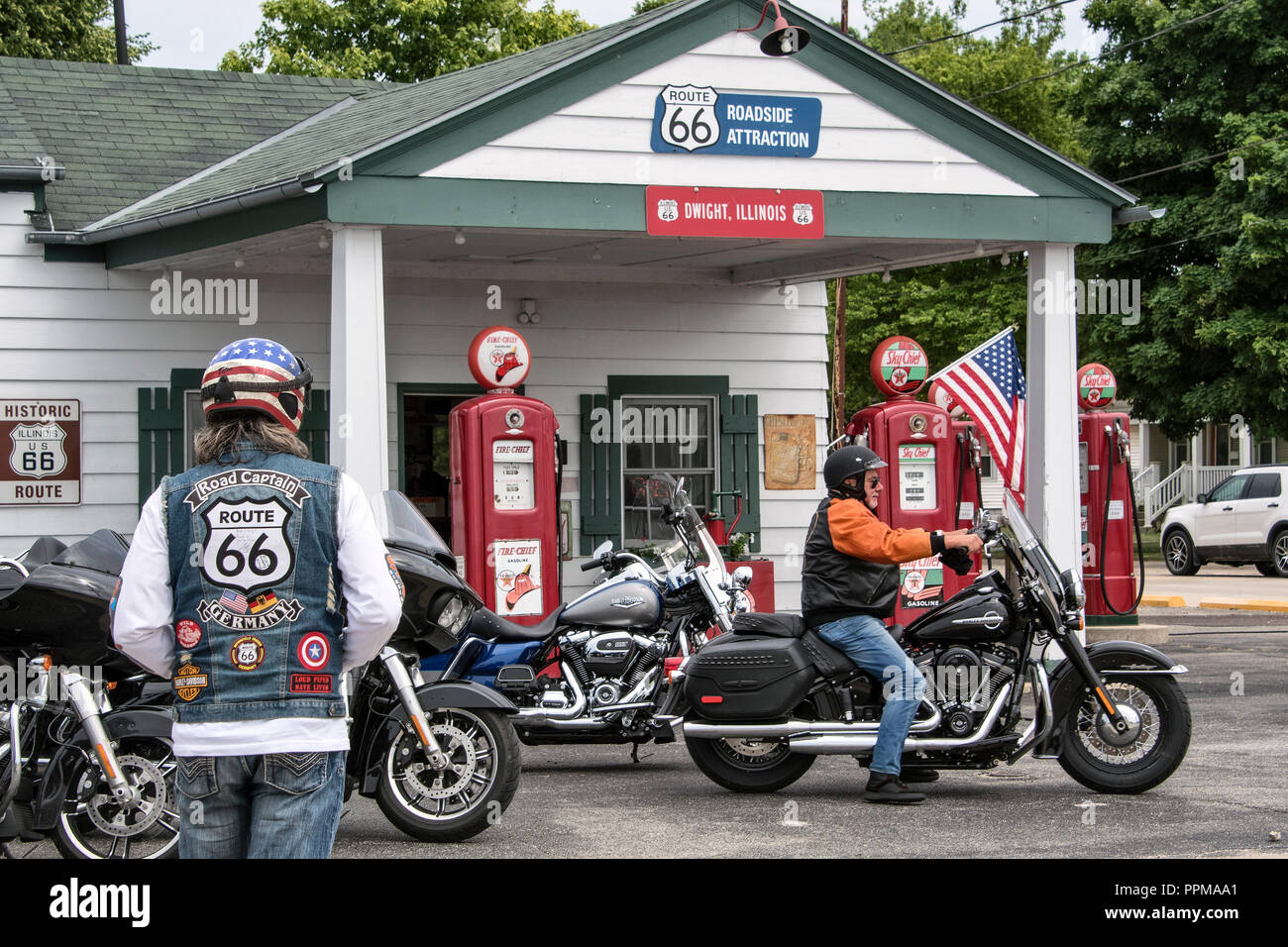Harley Davidson Motorcycles Parked In Front Of Historic Gas Station Ambler S Texaco Gas Station On Route 66 Dwight Illinois Stock Photo Alamy