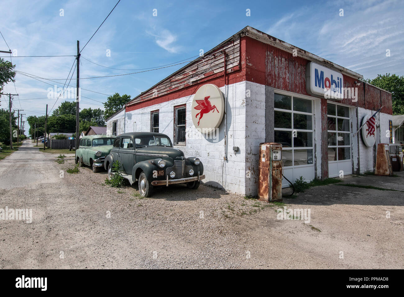 Mobil Gas Station Stock Photos & Mobil Gas Station Stock Images Alamy